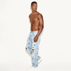 The Straight Leg Jean Light Wash -Best Clothing Store 09M 536980 6860115050593 STRAIGHT LEG JEAN MENS LIGHT WASH 22222 WEBSIZE d911ff1a ad99 4370 bb6a b8856c14d0d6